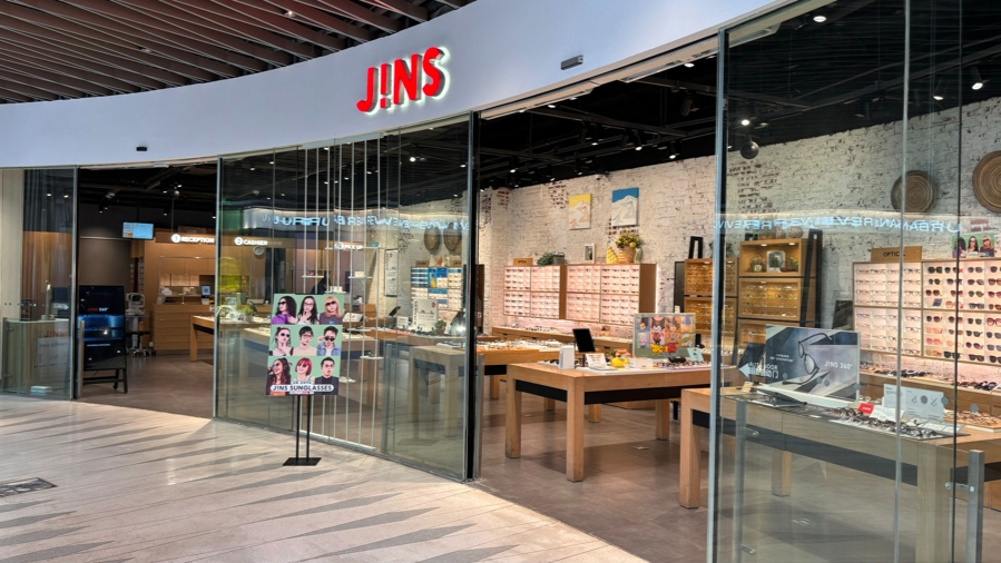 JINS -the Japanese Eyewear chain store has more than 90% products are made in China and localized 